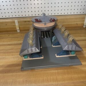 Mattel Disney Cars Flo's V8 Cafe Playset LIGHTS! Gas Pump Fuel Gas Station RARE